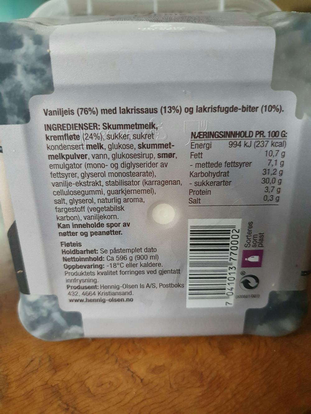 Ingredienslisten til Inspira, lakris med lakrissaus og biter av myk lakrisfudge, Hennig Olsen