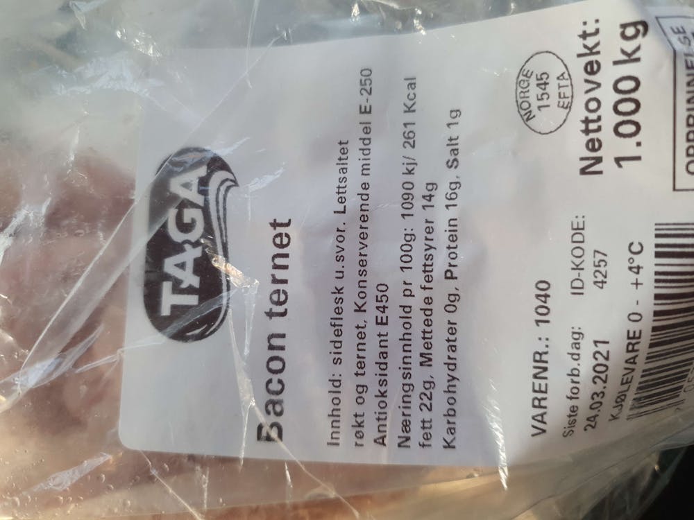 Ingredienslisten til Bacon ternet , Taga