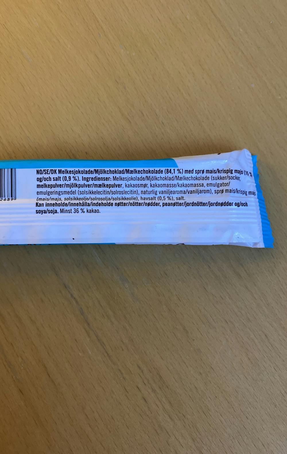 Ingredienslisten til Melkesjokolade med biter av helsprø mais, Sørlandschips