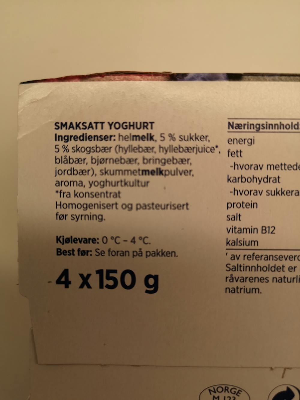 Ingredienslisten til Tine Skogsbær yoghurt 4 á 150g