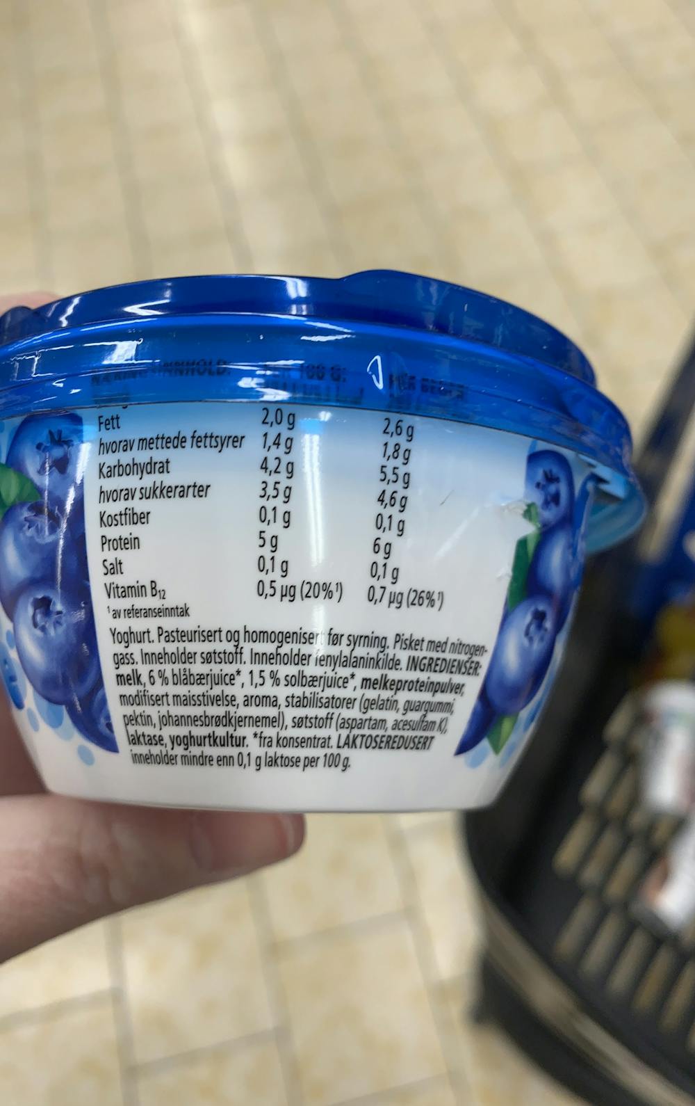 Ingredienslisten til Q-meieriene Yoghurtmousse blåbær