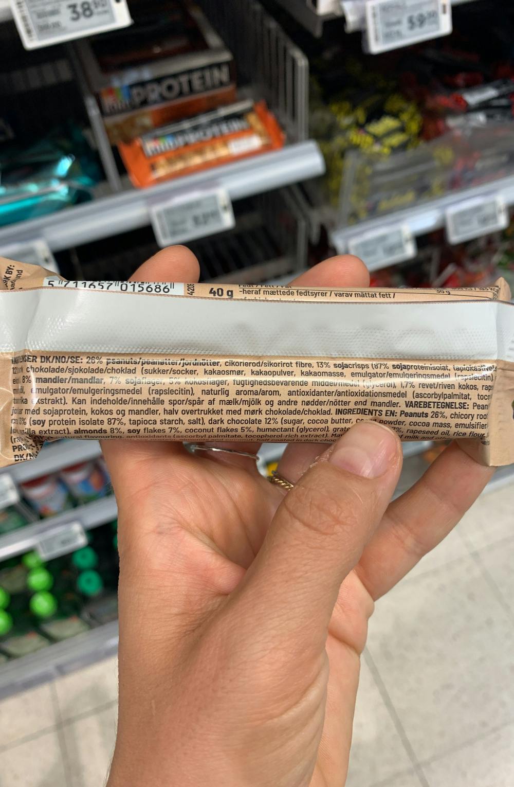 Ingredienslisten til Vegan protein bar coconut & almonds dar chocolate, Bodylab