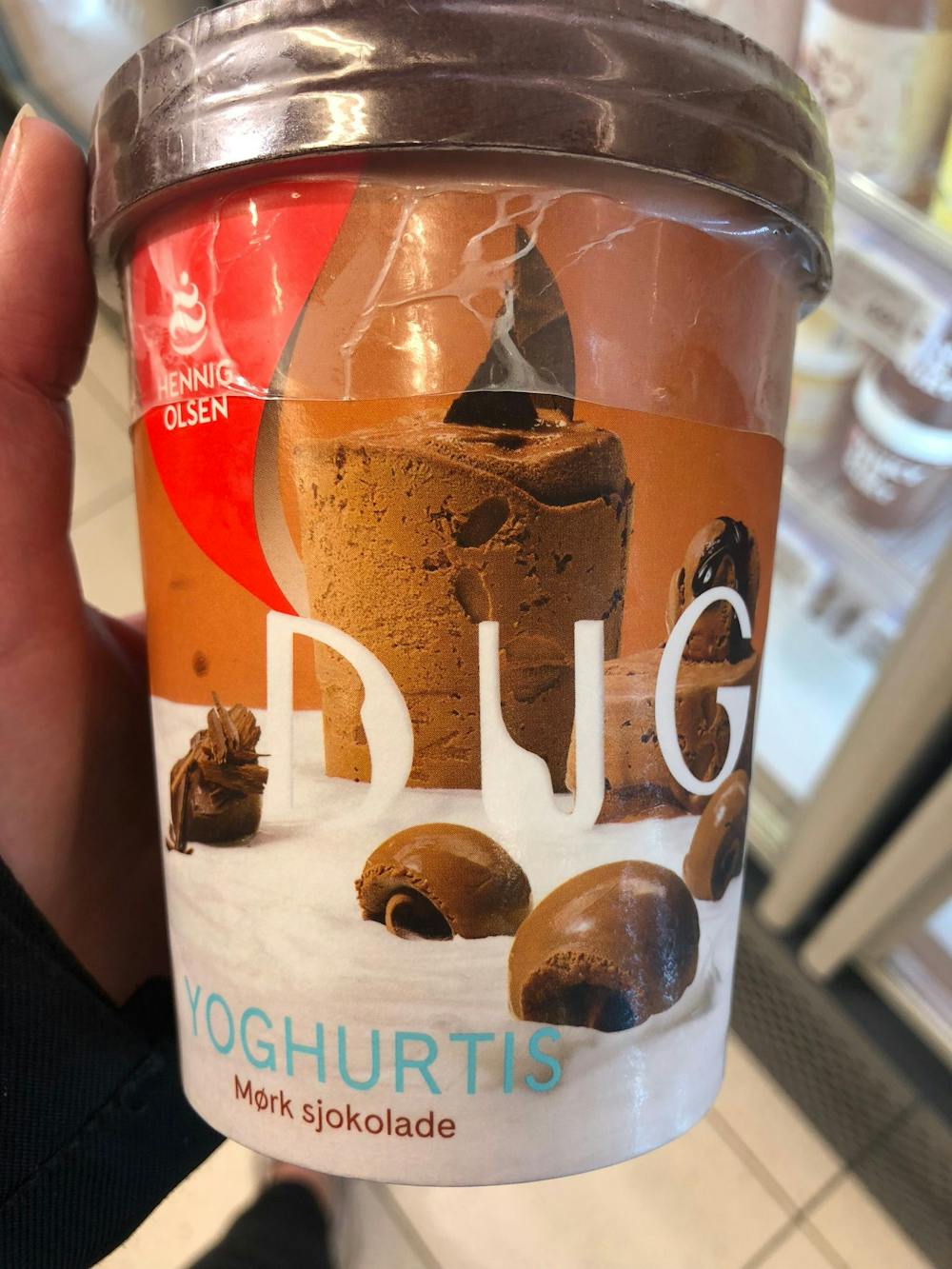 Dugg yoghurtis mørk sjokolade, Hennig Olsen