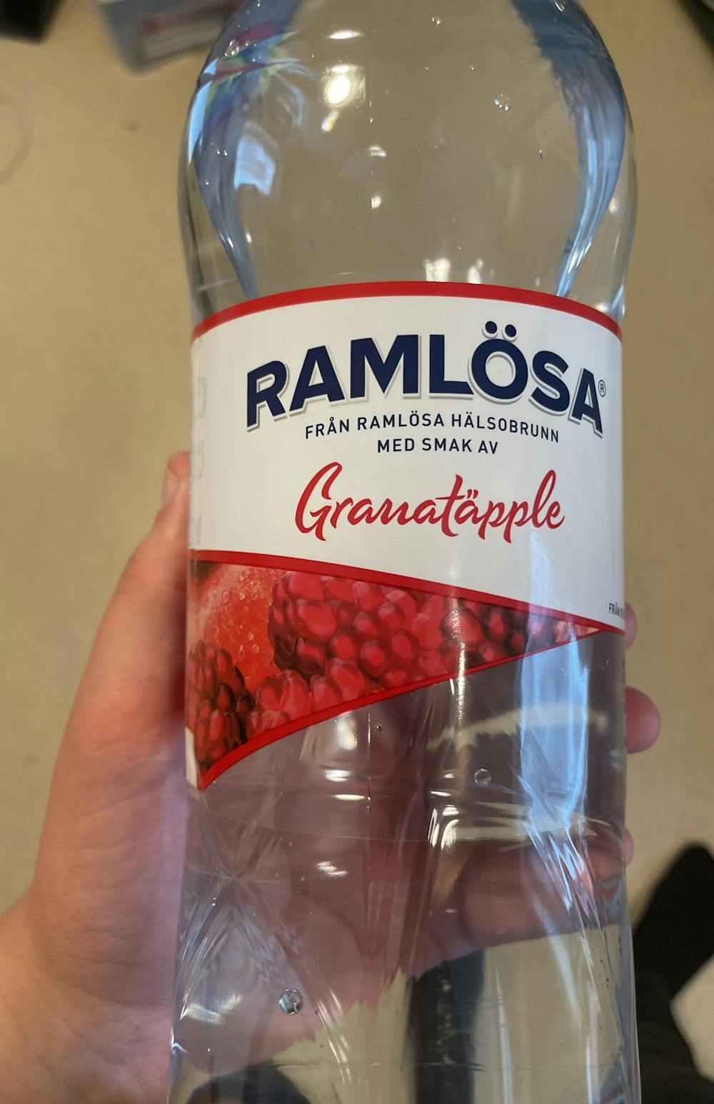 Smaksatt vann tilsatt kullsyre(Granateple), Ramlösa
