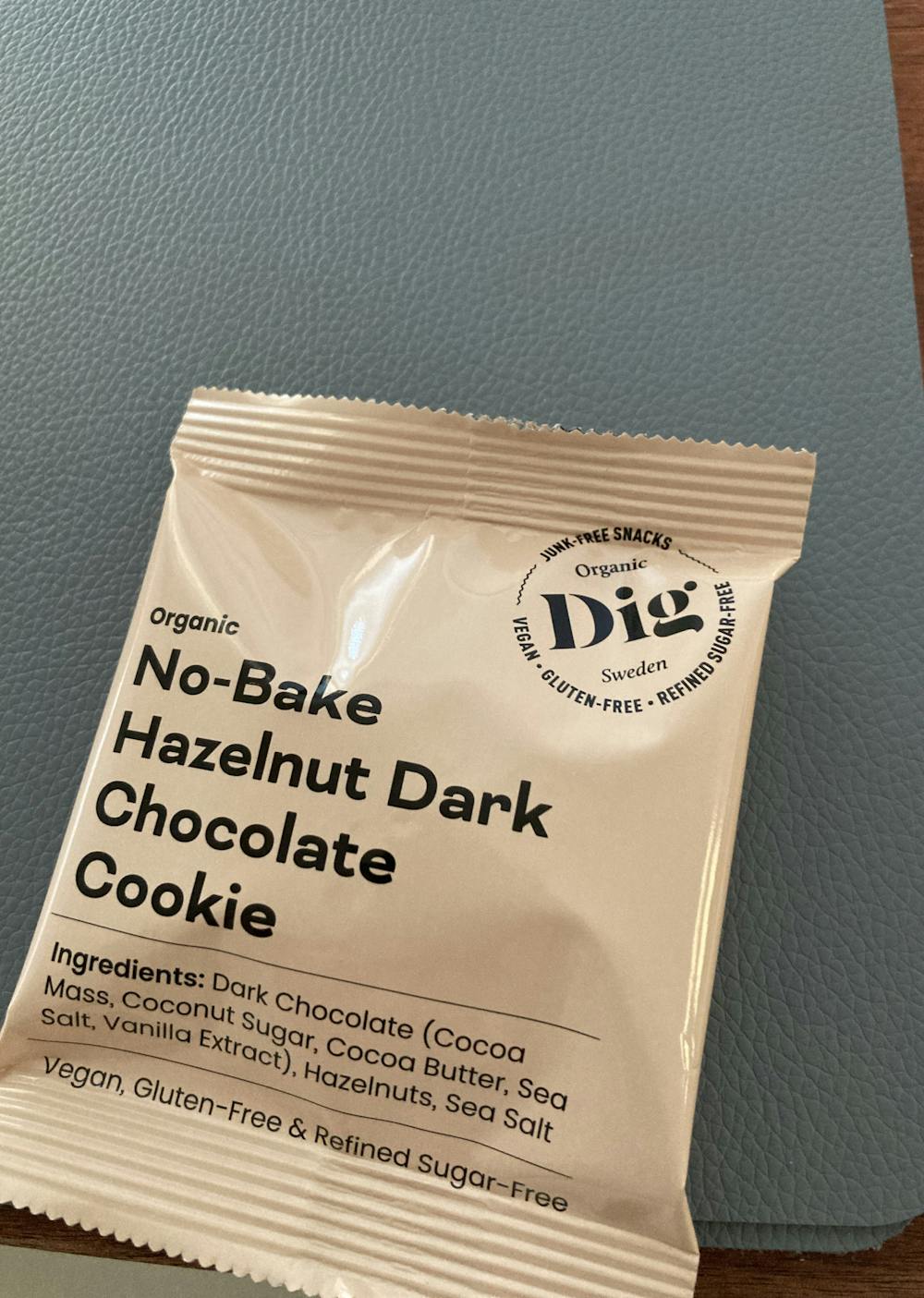 No-Bake Hazelnut Dark Chocolate Cookie, Dig