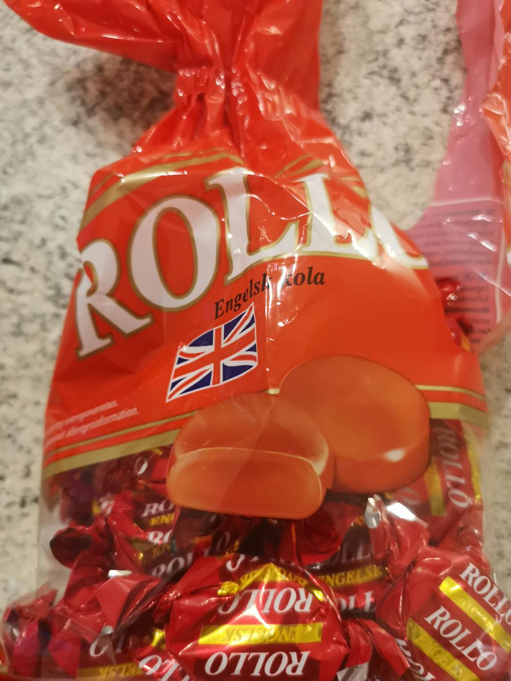 Engelsk cola, Rollo