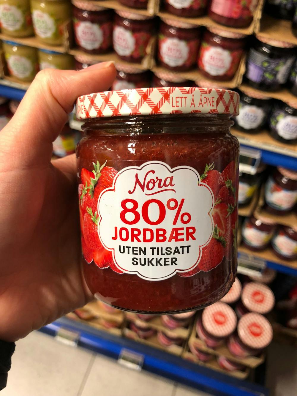 80% Jordbær, Nora