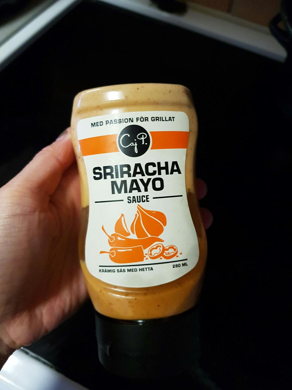 Sriracha mayo, Caj P.
