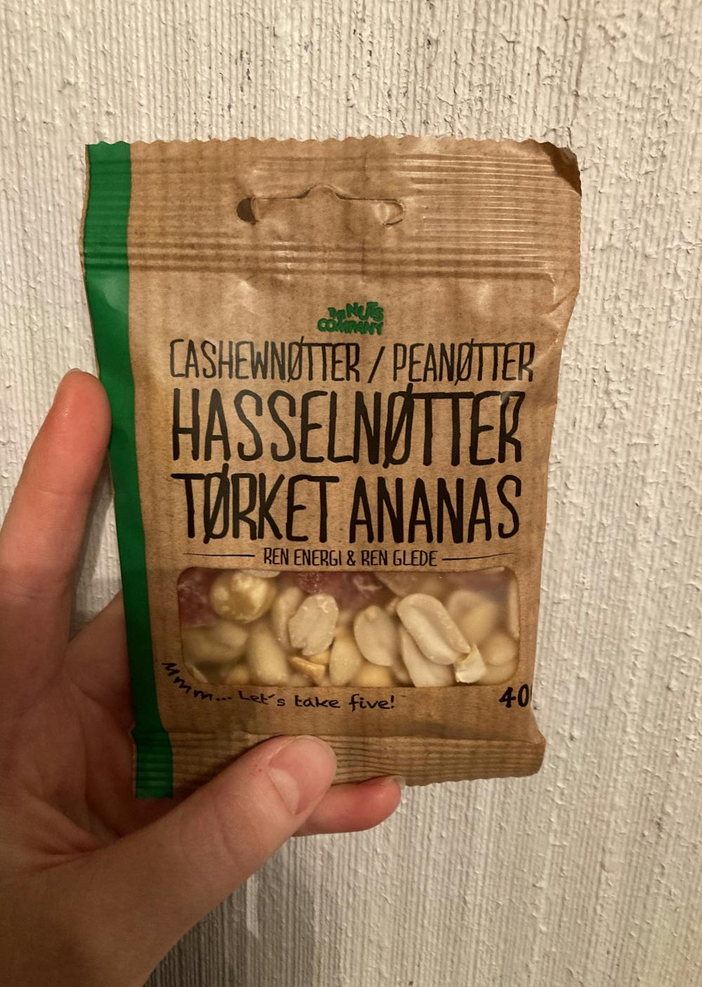 Cashewnøtter/ peanøtter/ hasselnøtter og tørket ananas, The nuts company