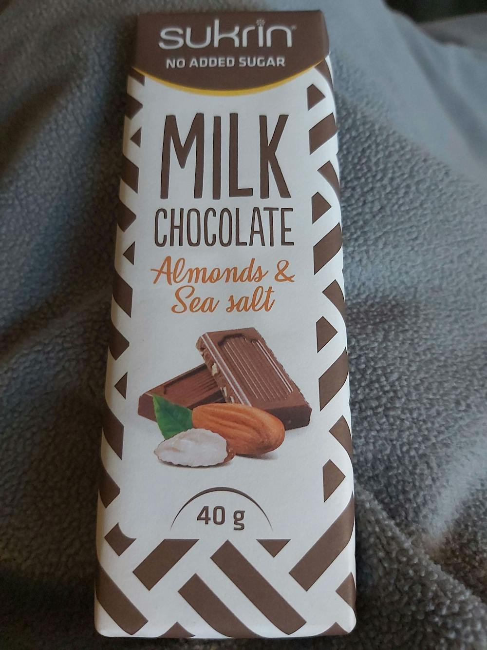 Milk chocolate almonds & sea salt , Funksjonell mat